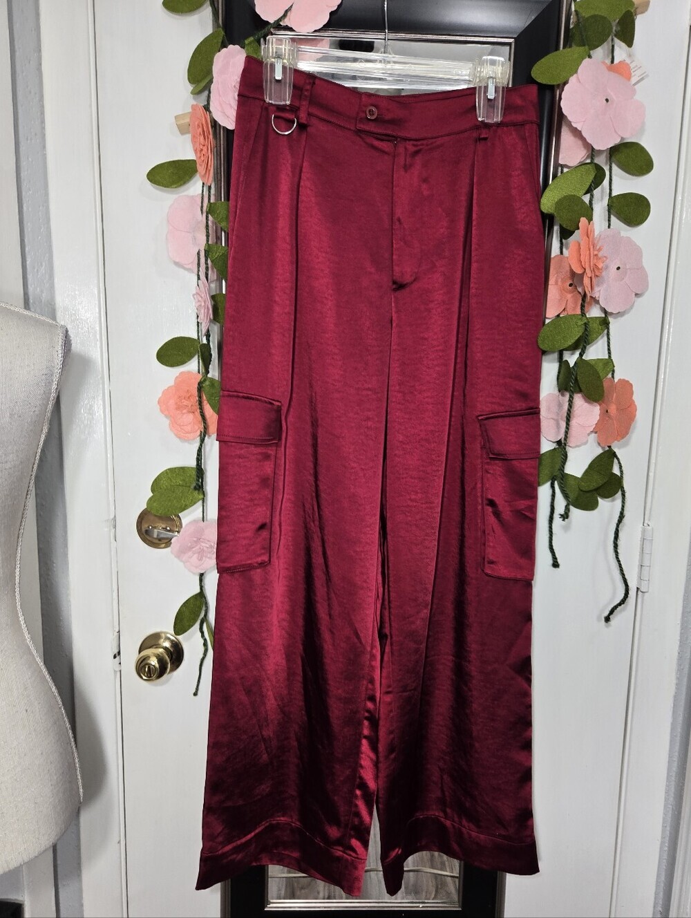 LNA Clothing lou silky cargo pant in lambrusco Like New Size Small - Picture 3 of 15